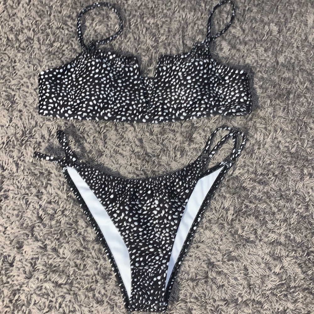 NEVER WORN High Leg Bikini Set